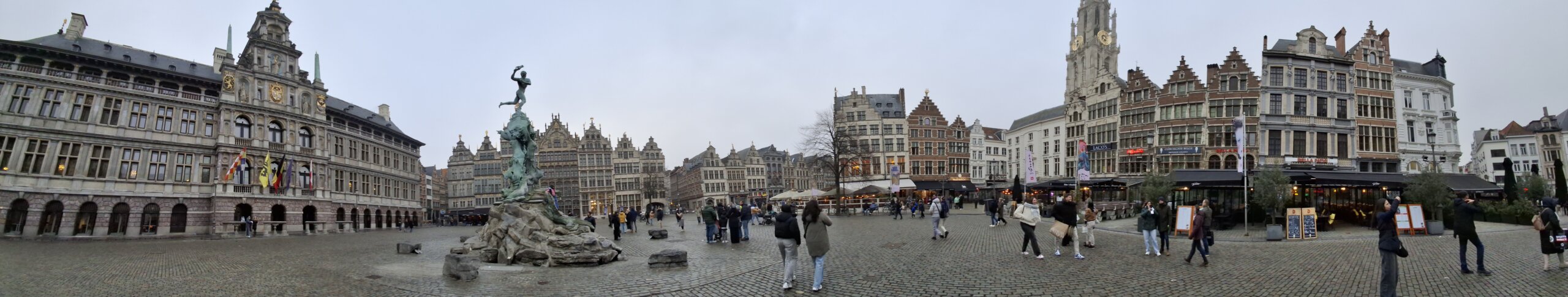 Grote Platz ist der zentrale Platz in Antwerpen